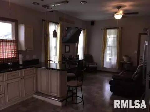 1053 E Walnut, Canton, IL 61520 photo 9