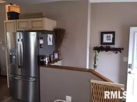 1053 E Walnut, Canton, IL 61520 photo 8