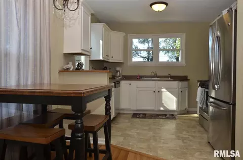 425 E Pasadena, Peoria, IL 61603 photo 8