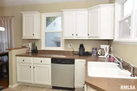 425 E Pasadena, Peoria, IL 61603 photo 9