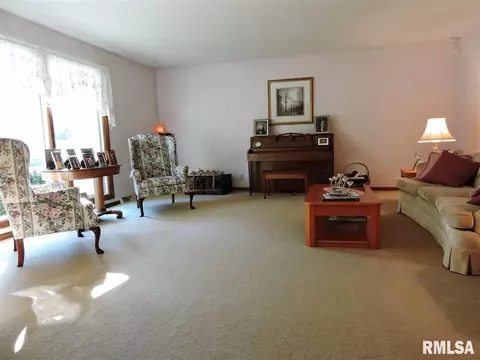 1317 Carolbeth, Macomb, IL 61455 photo 3