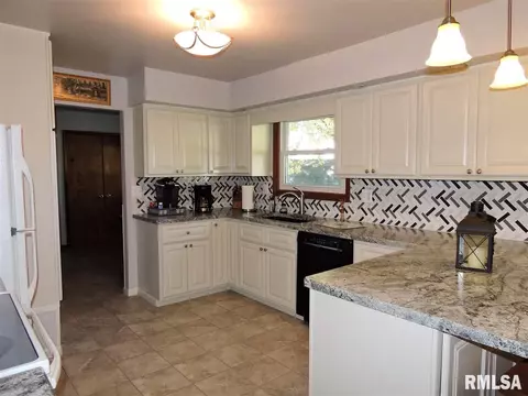 1317 Carolbeth, Macomb, IL 61455 photo 14