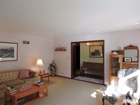 1317 Carolbeth, Macomb, IL 61455 photo 6
