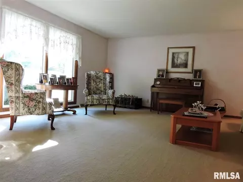 1317 Carolbeth, Macomb, IL 61455 photo 4