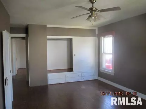440 E Ash St, Canton, IL 61520 photo 3