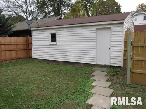 361 W Pne, Canton, IL 61520 photo 9