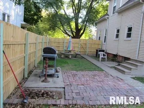 361 W Pne, Canton, IL 61520 photo 3