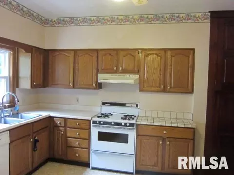 361 W Pne, Canton, IL 61520 photo 12