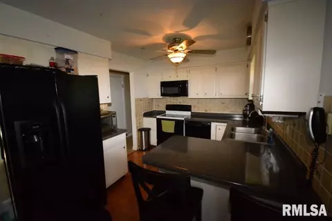 120 Breen Ave, Bradford, IL 61421 photo 9