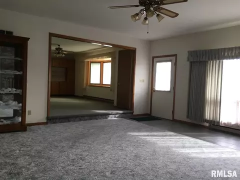 2213 Maple Ave, Macomb, IL 61455 photo 2