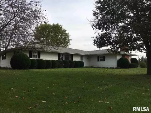 2213 Maple Ave, Macomb, IL 61455 photo 1