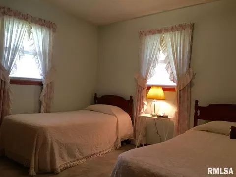 2213 Maple Ave, Macomb, IL 61455 photo 14
