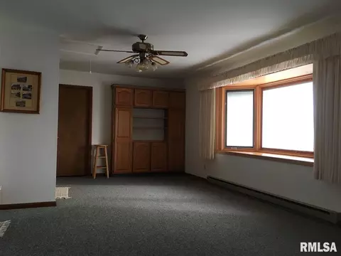 2213 Maple Ave, Macomb, IL 61455 photo 4
