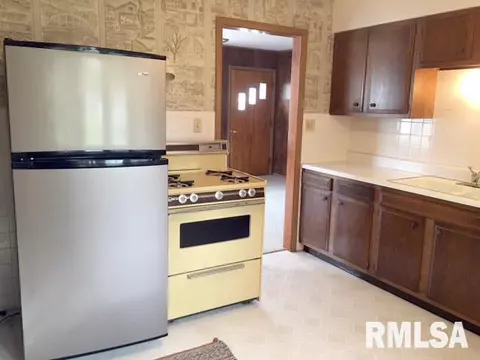 1240 Sunview, Canton, IL 61520 photo 3