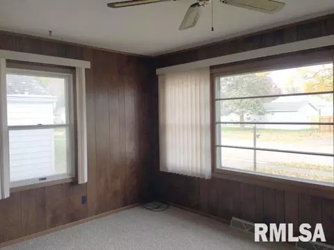 1240 Sunview, Canton, IL 61520 photo 8
