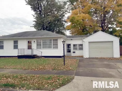 1240 Sunview, Canton, IL 61520 photo 1