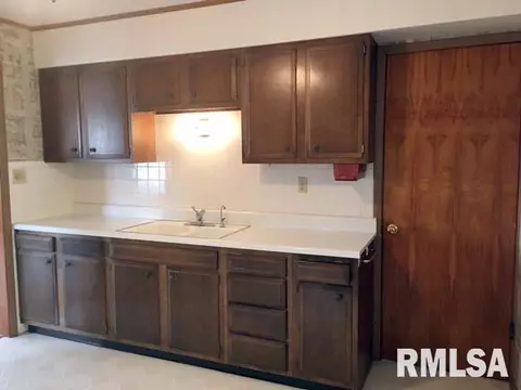 1240 Sunview, Canton, IL 61520 photo 2