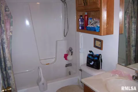 1691 E Myrtle St, Canton, IL 61520 photo 11