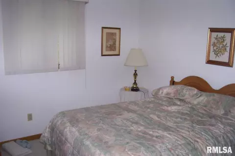 1691 E Myrtle St, Canton, IL 61520 photo 15