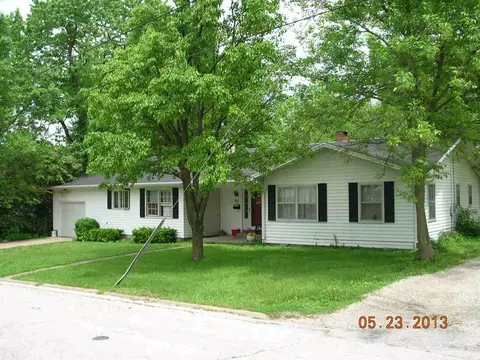 815 Stadium Dr, Macomb, IL 61455 photo 1