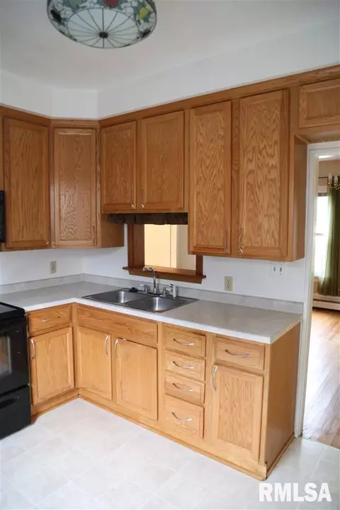 404 Darst St, Eureka, IL 61530 photo 9