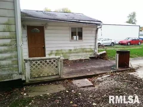 735 Vanwinkle Dr, Canton, IL 61520 photo 2