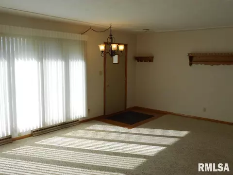 506 Linn, Benson, IL 61516 photo 3