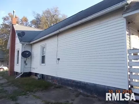 641 E Van Buren St, Cuba, IL 61427 photo 5