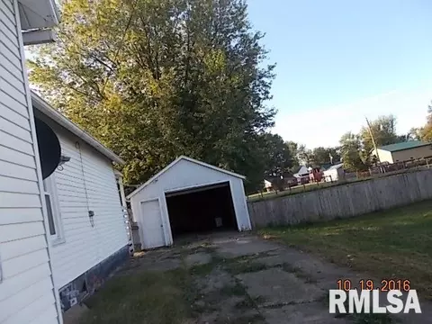 641 E Van Buren St, Cuba, IL 61427 photo 3