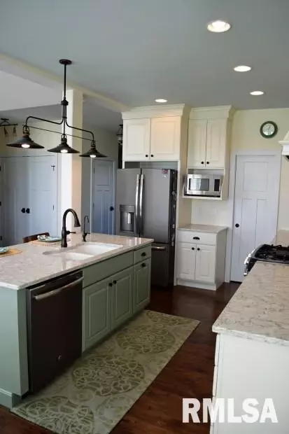 307 Elgin Ave, Washington, IL 61571 photo 8