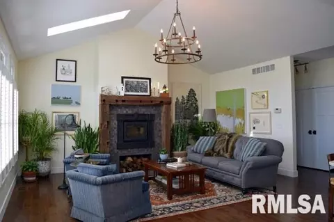 307 Elgin Ave, Washington, IL 61571 photo 5