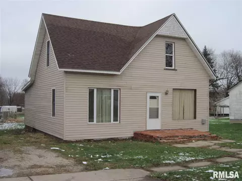 305 E 3rd St, Delavan, IL 61734 photo 2