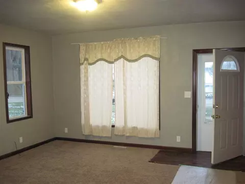 305 E 3rd St, Delavan, IL 61734 photo 8