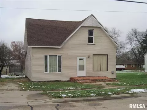 305 E 3rd St, Delavan, IL 61734 photo 1