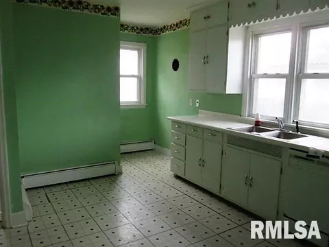 517 E Willcox Ave, Peoria, IL 61603 photo 6