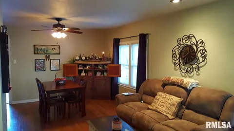 737 E Ash, Canton, IL 61520 photo 4