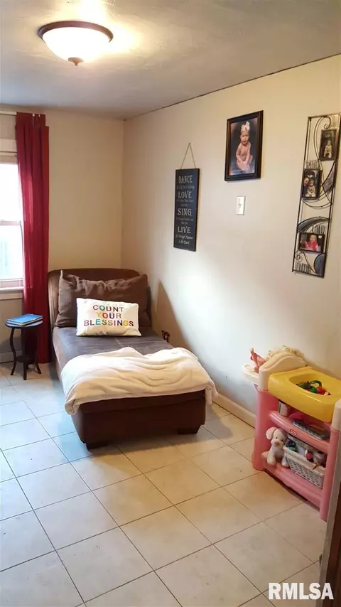 737 E Ash, Canton, IL 61520 photo 13