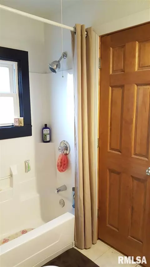 737 E Ash, Canton, IL 61520 photo 7