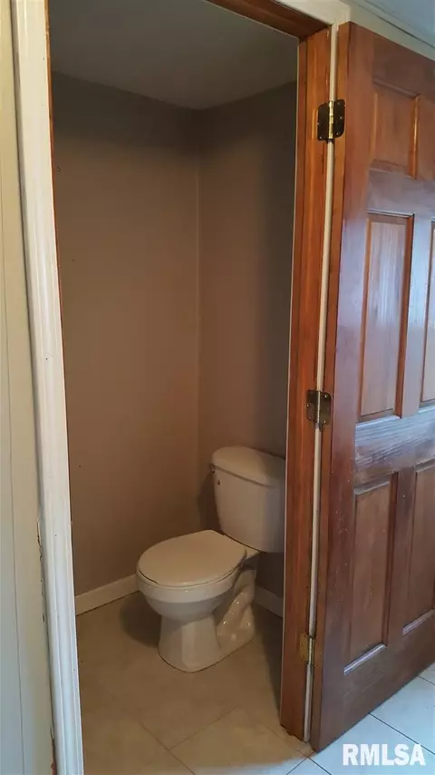 737 E Ash, Canton, IL 61520 photo 14