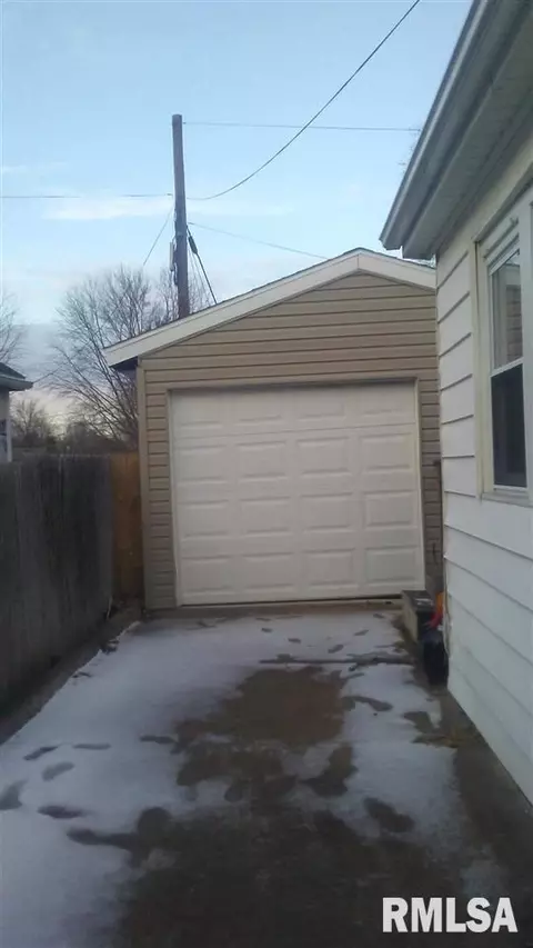 737 E Ash, Canton, IL 61520 photo 18