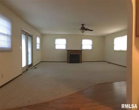 844 Madelyn Ave, Macomb, IL 61455 photo 2