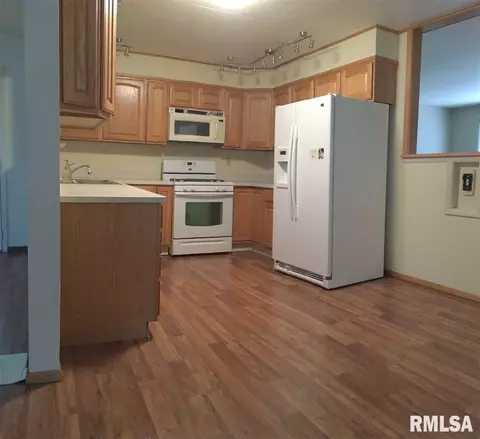 844 Madelyn Ave, Macomb, IL 61455 photo 4