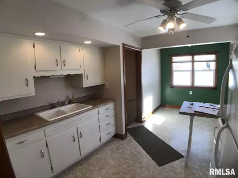 806 Birch, Kewanee, IL 61443 photo 2