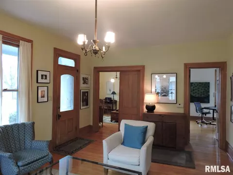 617 S Randolph St, Macomb, IL 61455 photo 6