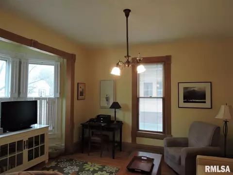617 S Randolph St, Macomb, IL 61455 photo 10