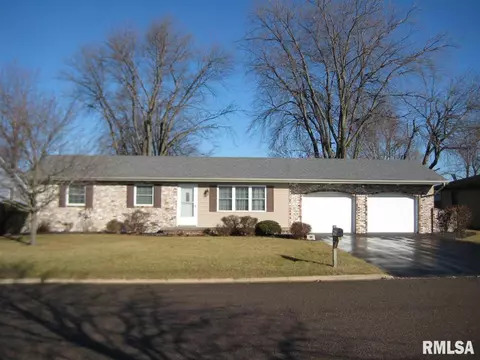 909 E Madison St, Metamora, IL 61548 photo 1