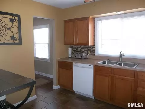 210 Cedar, Morton, IL 61550 photo 4