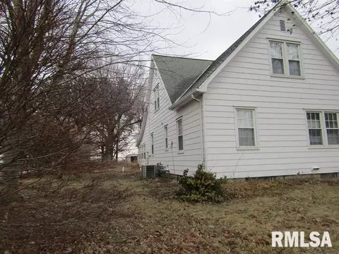 945 Center St, Eureka, IL 61530 photo 3
