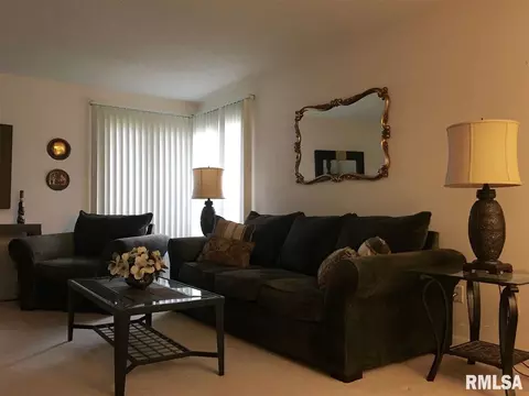 1590 Riverview Dr # -8, Macomb, IL 61455 photo 3