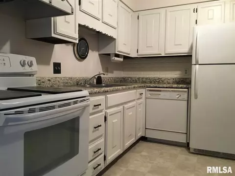 1590 Riverview Dr # -8, Macomb, IL 61455 photo 8